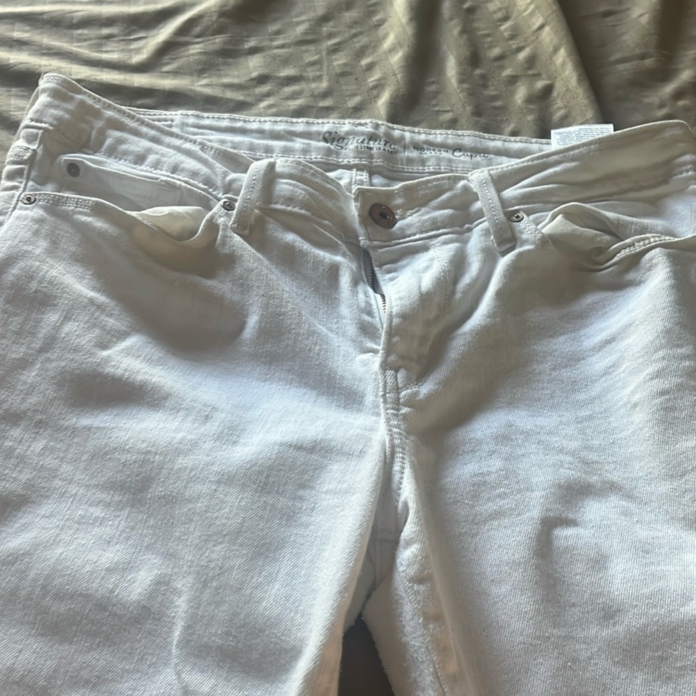 Levi Modern Capri white jeans . Size 12-31 in waist . Never worn !